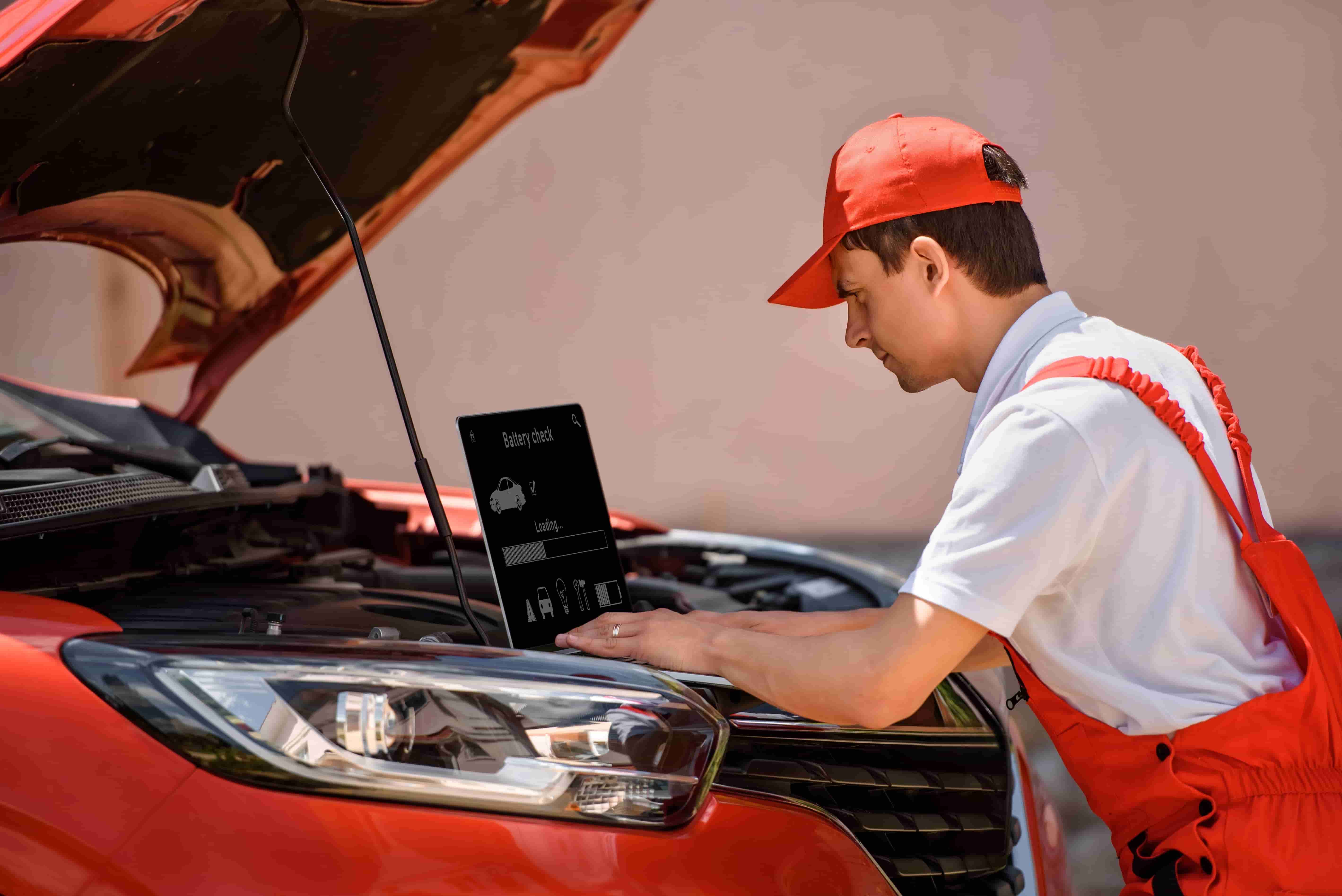 صيانة المركبات الكهربائية والهجينة